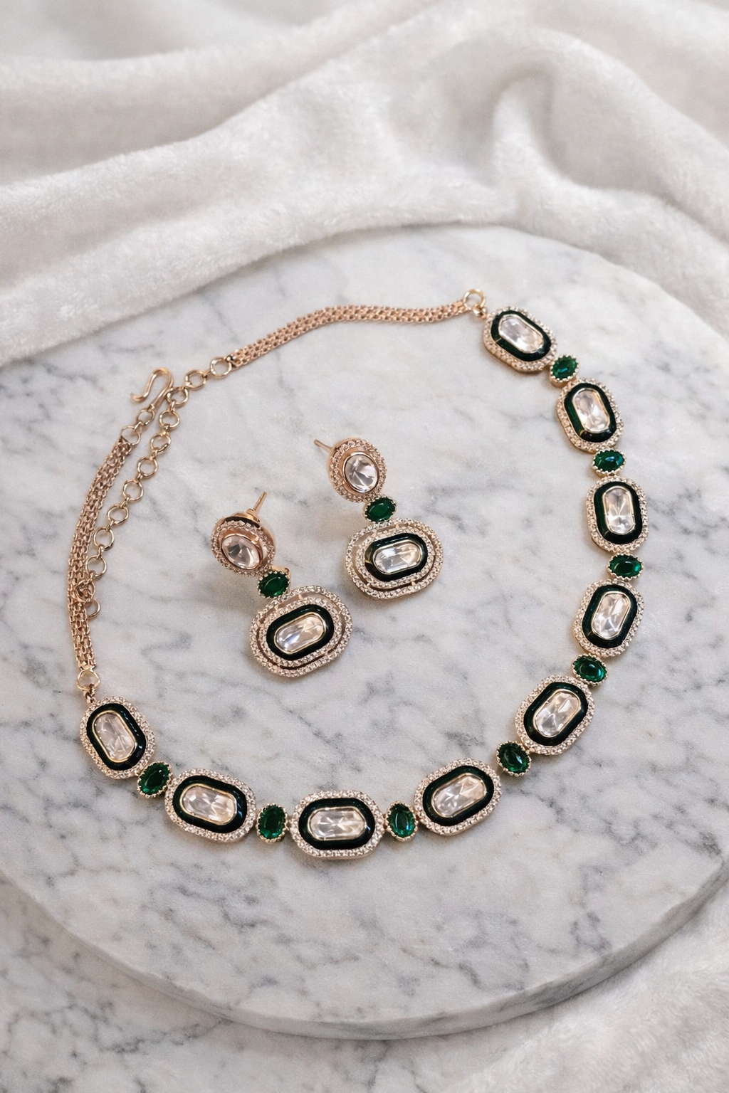 Emerald Radiance Necklace and Earrings Set