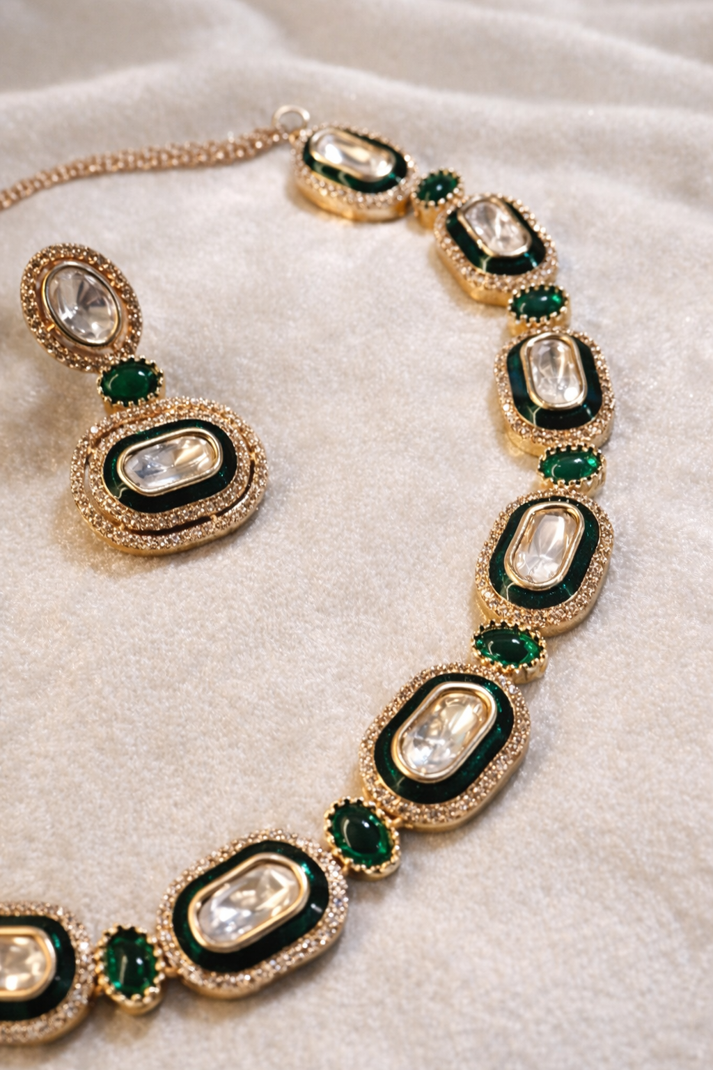 Emerald Radiance Necklace and Earrings Set